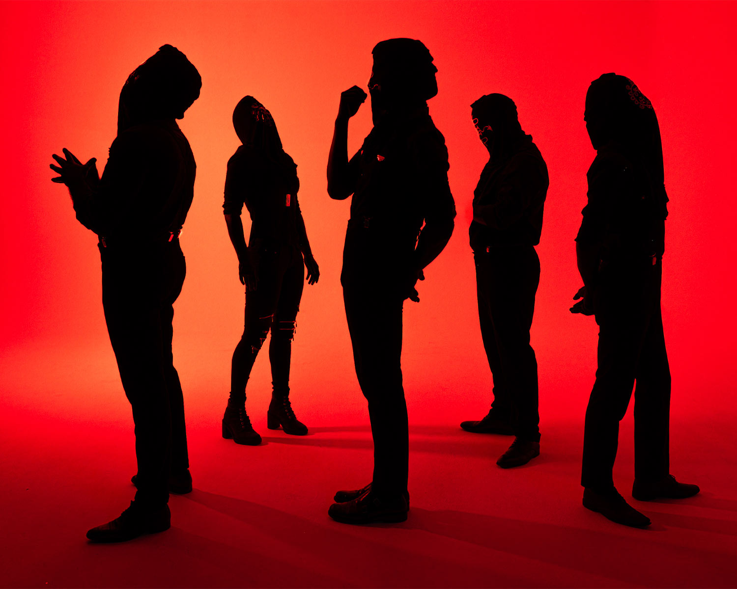 The members of Gaerea appear as silhouettes against an intense red background.